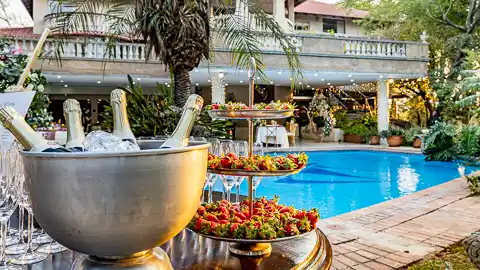 Christies 32 On Russell